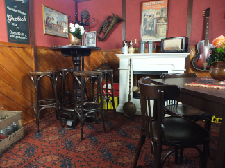 Bruin café inrichten